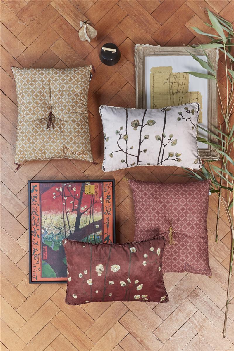 Beddinghouse x Van Gogh Museum Plum Blossoms Sierkussen - 40x60 cm - Rood