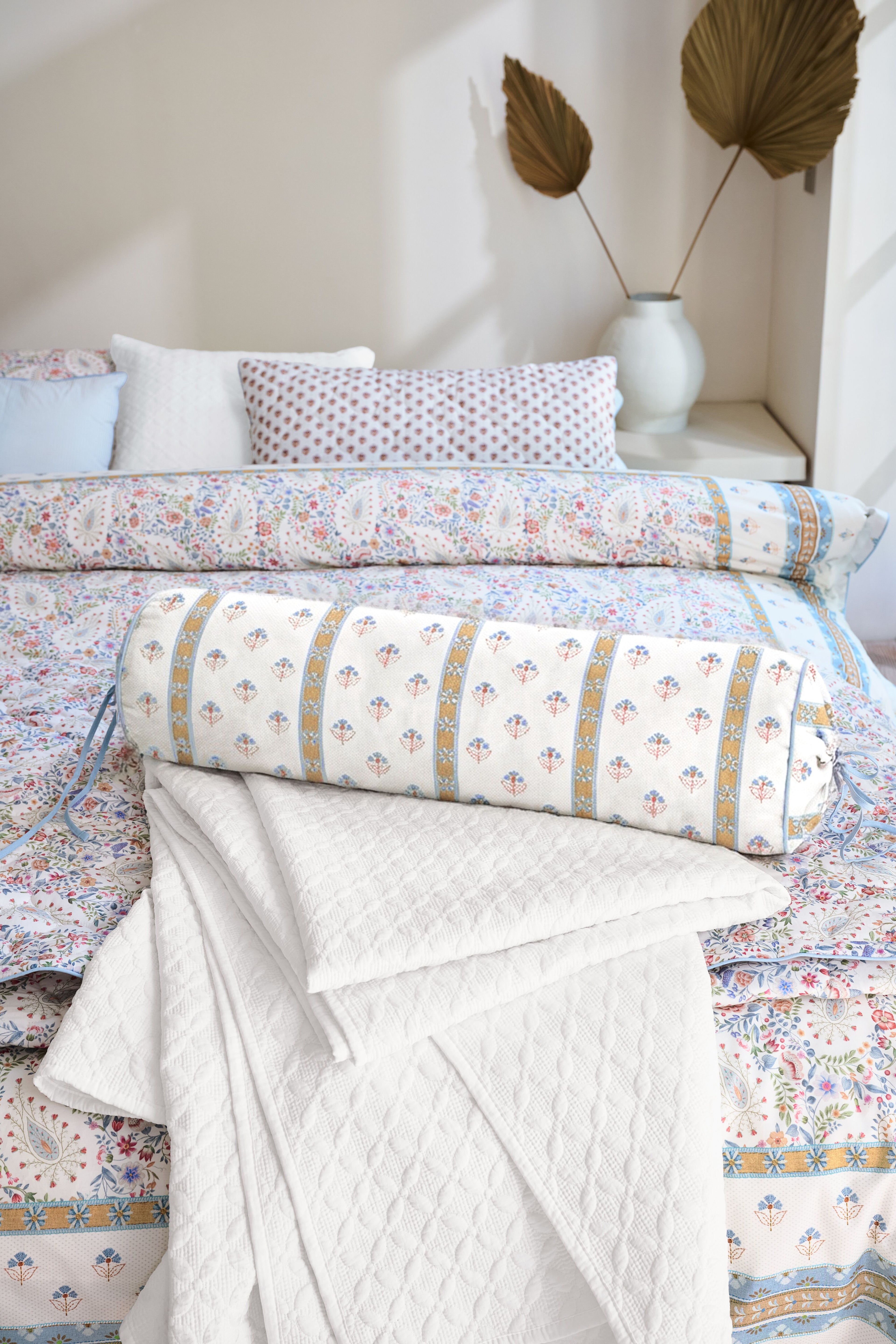 Pip Studio Kairi Bloom Decoratiekussen - Licht blauw