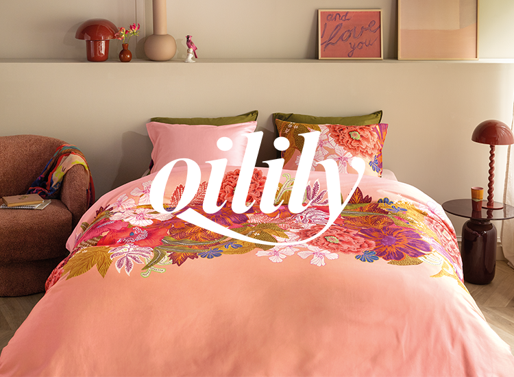 Oilily dekbedovertrek in zachte roze tint met speelse bloemenprint