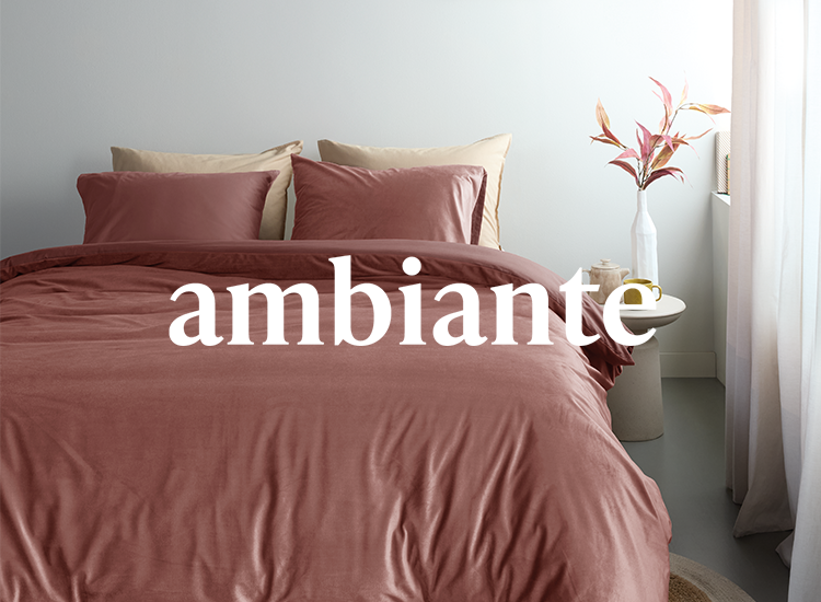 Ambiante dekbedovertrek in effen bruintint voor een minimalistische slaapkamer