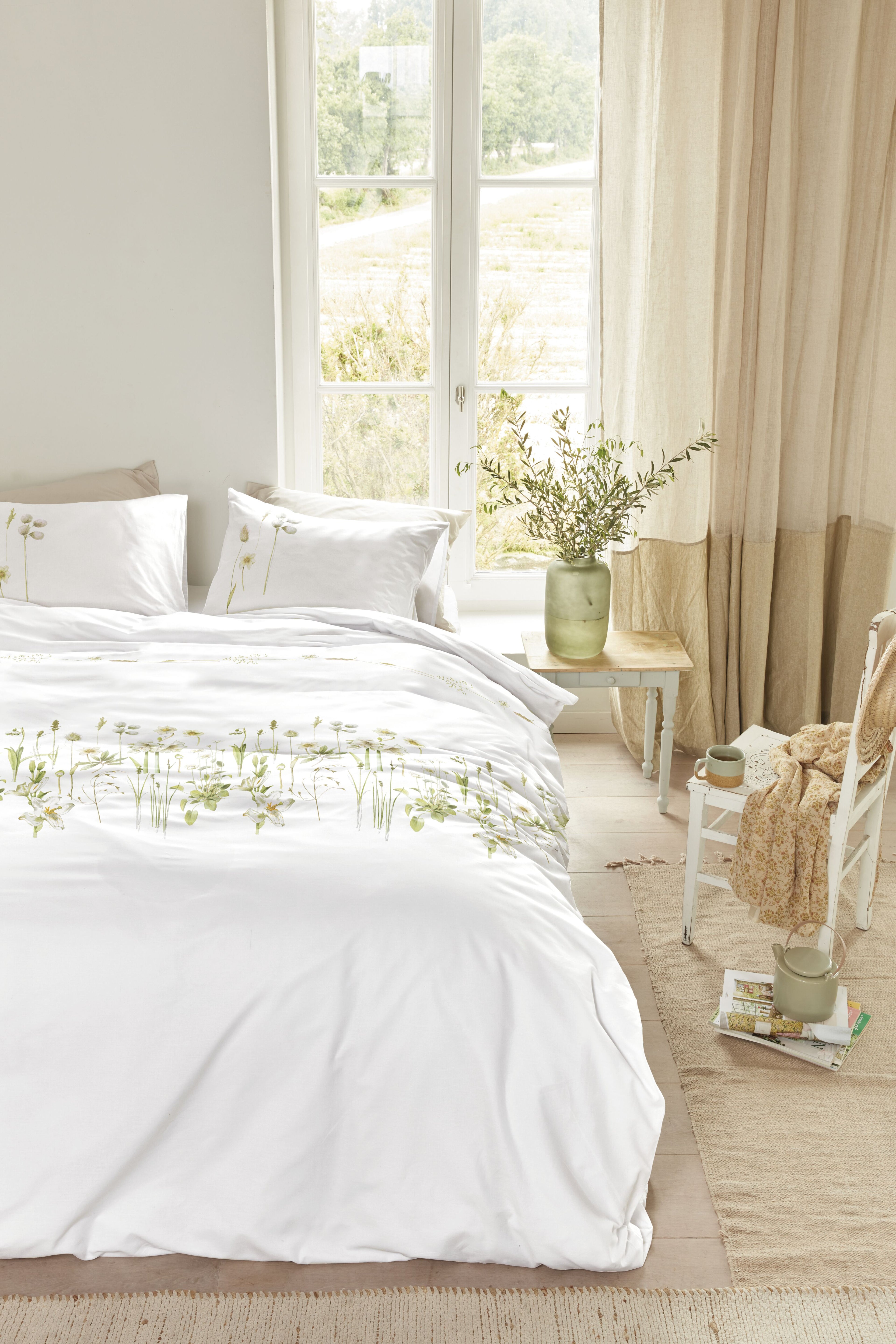 Amaryllis Duvet Cover - White