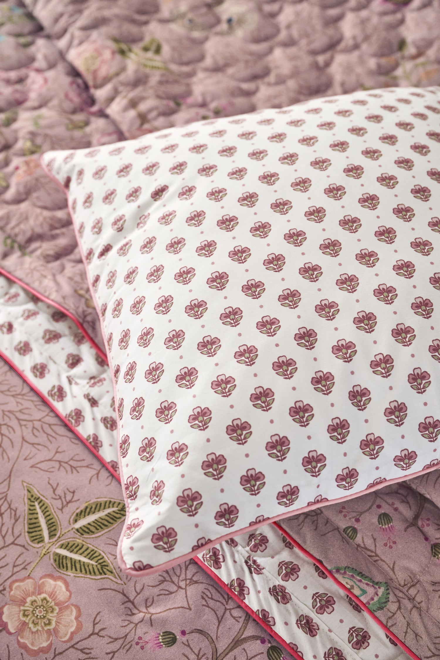 Pip Studio Jaipur Flower Decoratiekussen - Licht roze