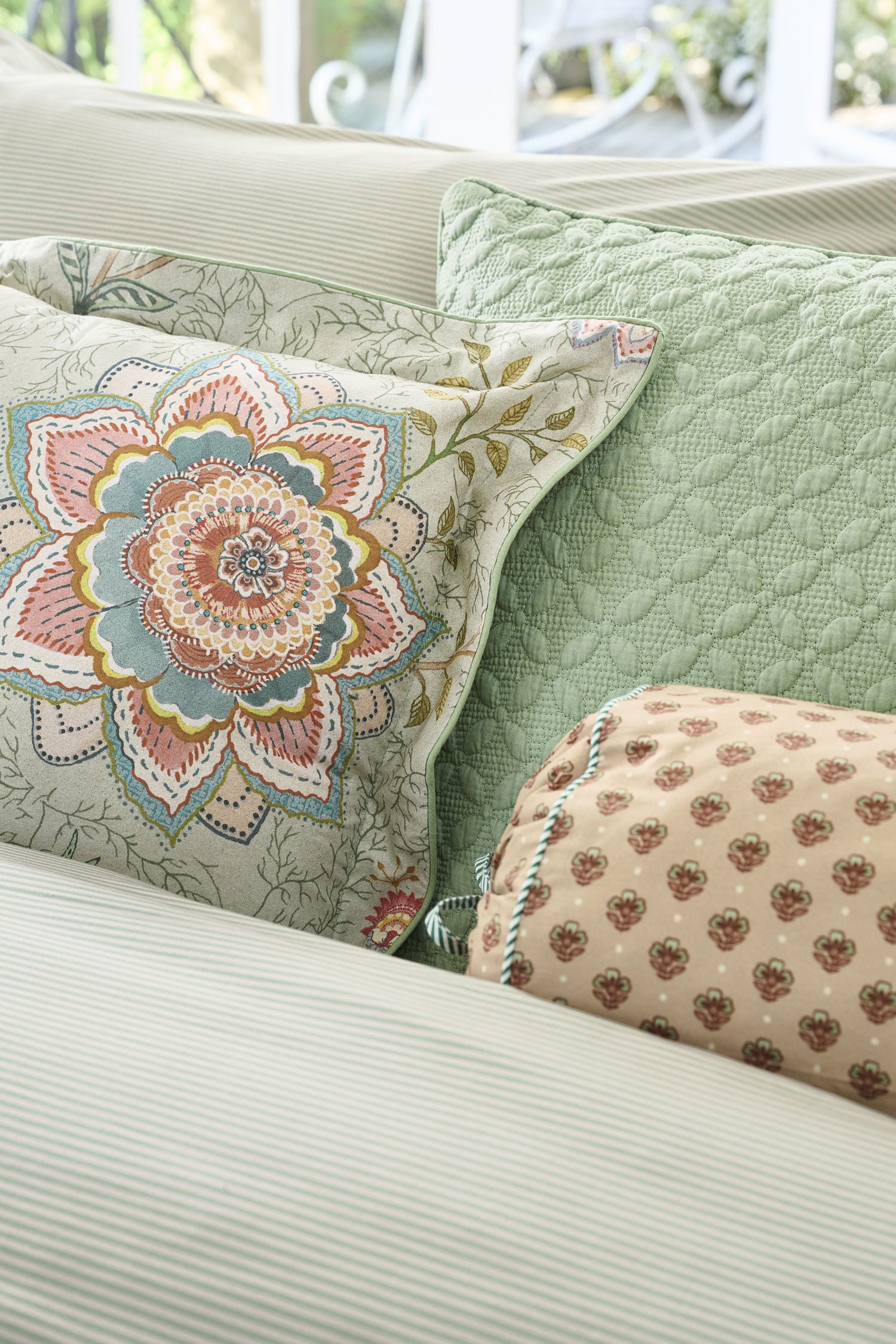 Mumbai Morning Duvet Cover - Light green
