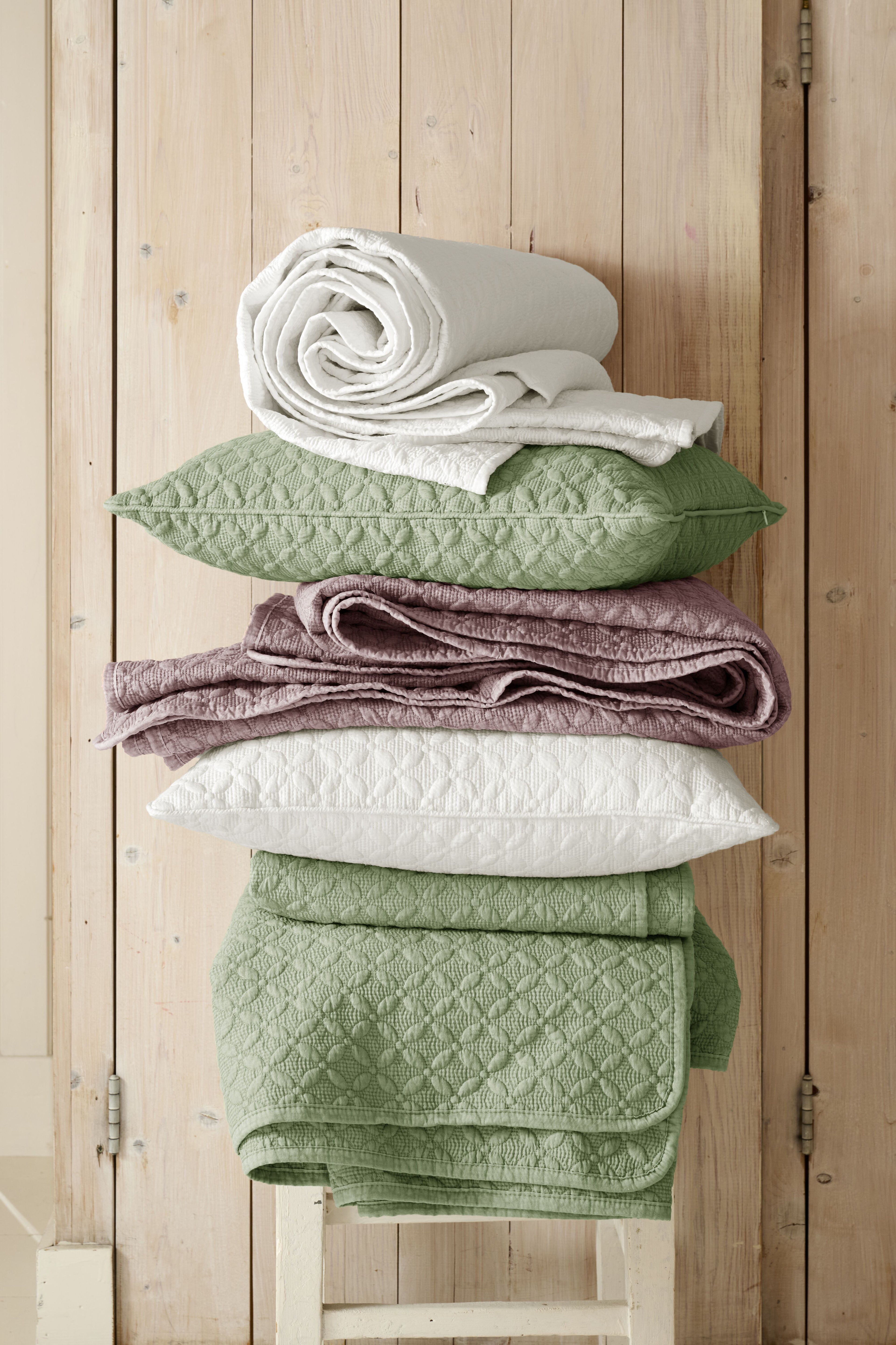 Pip Studio Yuna Bedspread - Pink