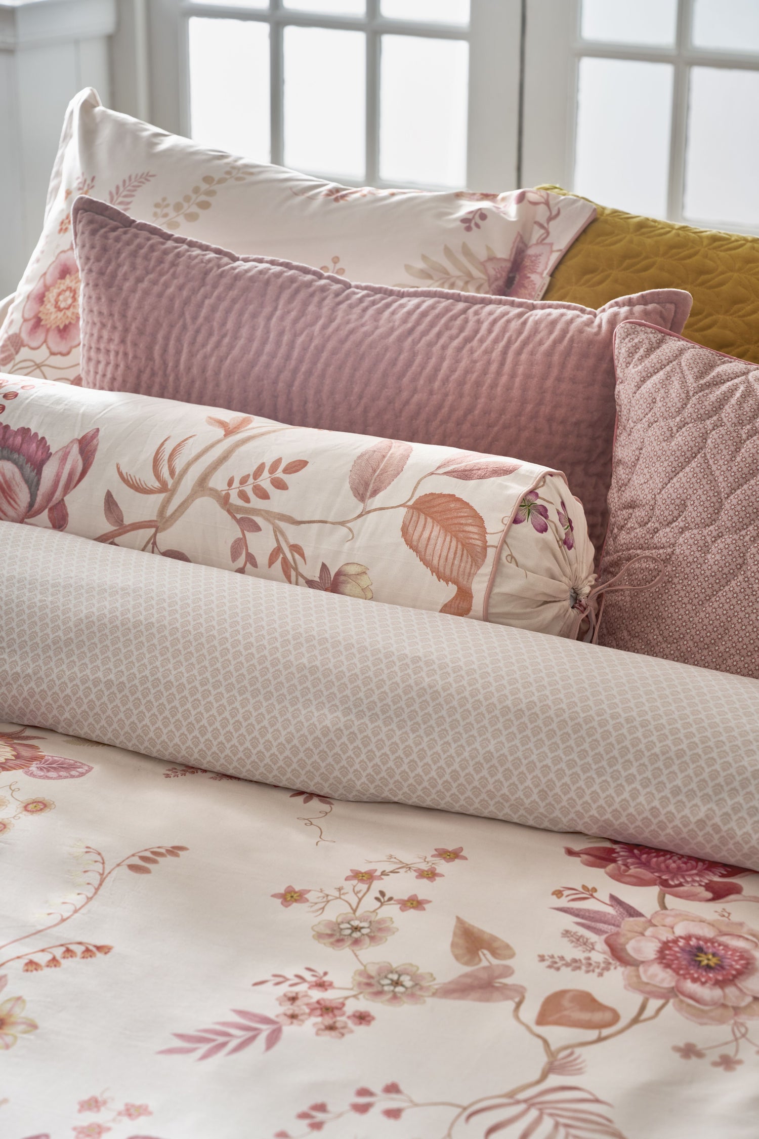 Pip Studio Everbloom Decoratiekussen - Licht roze