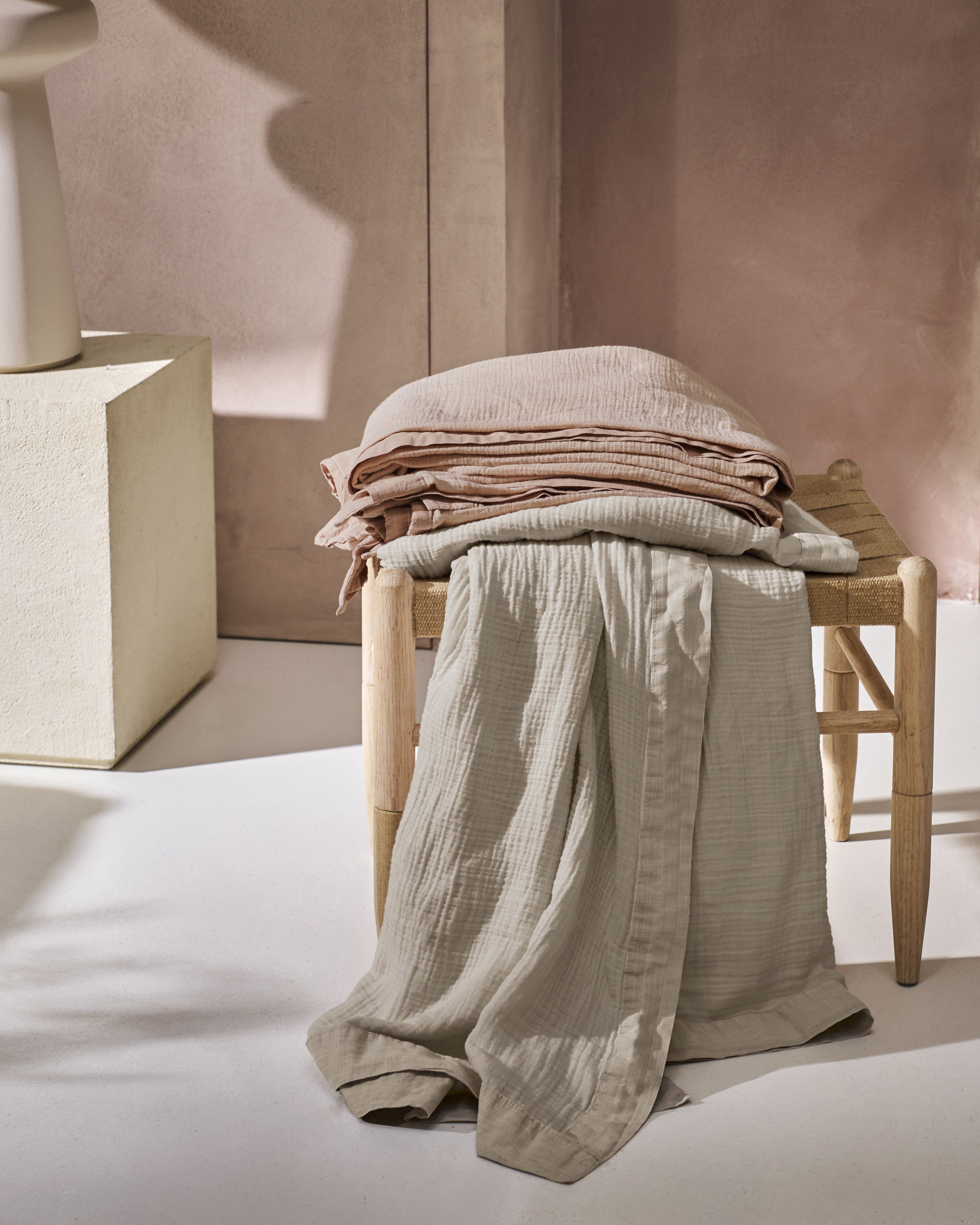 vtwonen Gentle Embrace Sprei - Zand