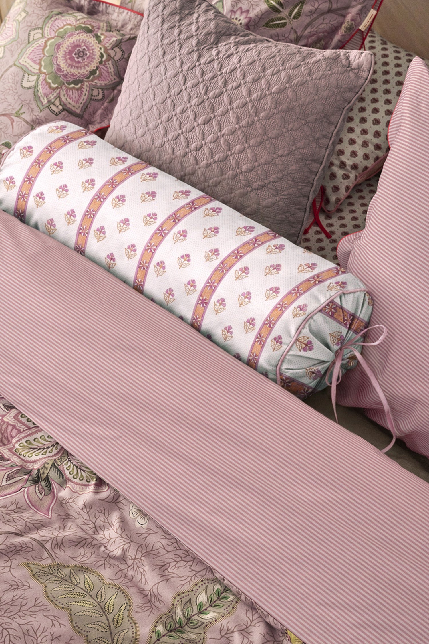 Pip Studio Kairi Bloom Decoratiekussen - Licht roze